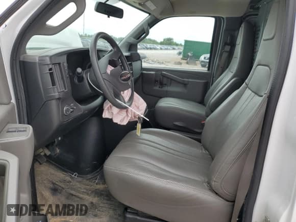 ✅ 2017 GMC Savana Cargo • VIN: 1GTW7BFF4H1136053 • Lot: 68243805. Listed on Copart with 60,550 mi. Free auction sales archive from the USA and detailed vehicle history report at DreamBid. Image 7.