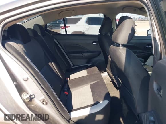 ✅ 2020 Nissan Versa SV • VIN: 3N1CN8EV8LL803103 • Lot: 43130552. Wystawiony na IAAI z przebiegiem 138 683 mil. Bezpłatny archiwum sprzedaży aukcyjnych z USA i szczegółowy raport historii pojazdu na DreamBid. Zdjęcie 8.