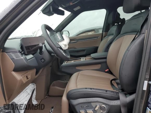 ✅ 2025 Kia EV9 GT-Line • VIN: KNDAEFS58S6055667 • Lot: 89324525. Wystawiony na Copart z przebiegiem 627 mil. Bezpłatny archiwum sprzedaży aukcyjnych z USA i szczegółowy raport historii pojazdu na DreamBid. Zdjęcie 7.