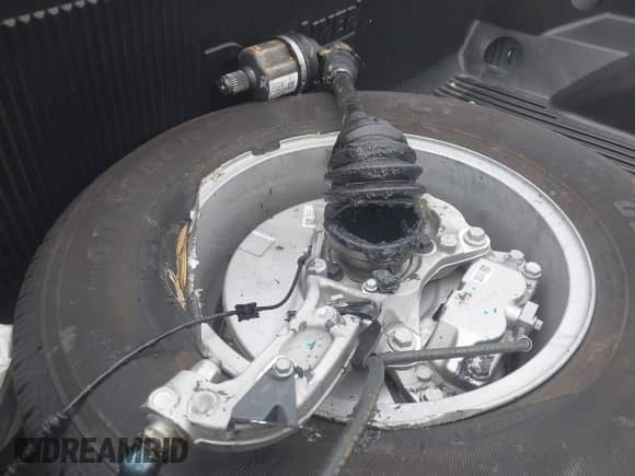 2026 Chevrolet Silverado 1500 LT z VIN 3GCUKDED5TG116874, wystawiony jako IAAI lot #43568713 z przebiegiem 1 845 mil mil oraz . Historia ofert i sprzedaży dostępna na DreamBid. Obrazek 12.