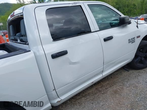 ✅ 2019 Ram 1500 Express • VIN: 1C6RR6KT5KS552244 • Lot: 42159195. Wystawiony na IAAI z przebiegiem 114 599 mil. Bezpłatny archiwum sprzedaży aukcyjnych z USA i szczegółowy raport historii pojazdu na DreamBid. Zdjęcie 14.