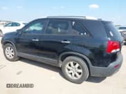 ✅ 2013 Kia Sorento LX • VIN: 5XYKT4A27DG338308 • Лот: 43229458. Опубликован ранее на IAAI с пробегом 295 048 миль. Бесплатный доступ к архиву аукционных продаж из США и подробный отчёт об истории автомобиля на DreamBid. Изображение 3.