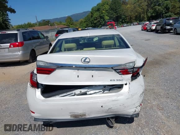 ✅ 2016 Lexus ES 330 • VIN: JTHBK1GG1G2216822 • Lot: 43198065. Listed on IAAI with 77,775 mi. Free auction sales archive from the USA and detailed vehicle history report at DreamBid. Image 17.