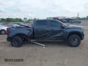 ✅ 2022 Chevrolet Silverado 1500 LT Trail Boss • VIN: 1GCPYFED8NZ149555 • Lot: 42168228. Wystawiony na IAAI z przebiegiem 59 653 mil. Bezpłatny archiwum sprzedaży aukcyjnych z USA i szczegółowy raport historii pojazdu na DreamBid. Zdjęcie 13.