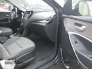 ✅ 2017 Hyundai Santa Fe SE • VIN: KM8SMDHF2HU236582 • Lot: 43593810. Wystawiony na IAAI z przebiegiem 193 175 mil. Bezpłatny archiwum sprzedaży aukcyjnych z USA i szczegółowy raport historii pojazdu na DreamBid. Zdjęcie 5.