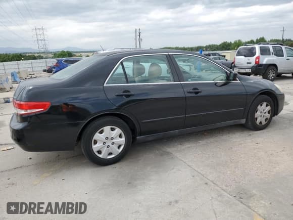 ✅ 2004 Honda Accord LX • VIN: 1HGCM56404A128166 • Лот: 61677835. Опубликован ранее на Copart с пробегом 172 405 миль. Бесплатный доступ к архиву аукционных продаж из США и подробный отчёт об истории автомобиля на DreamBid. Изображение 3.