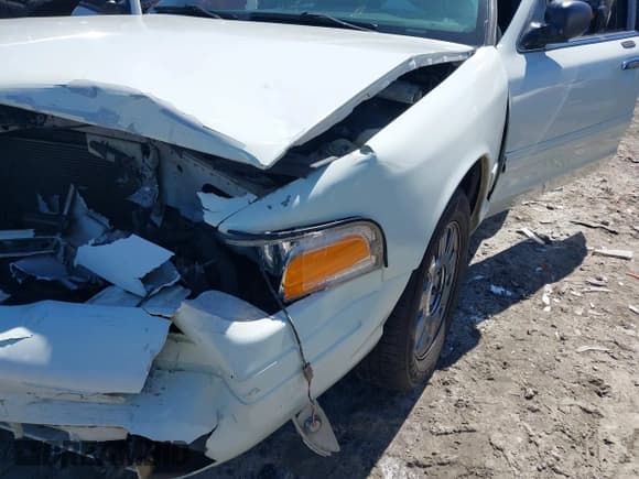 ✅ 2008 Ford Crown Victoria LX • VIN: 2FAFP74V68X132011 • Lot: 41738460. Wystawiony na IAAI z przebiegiem 163 084 mil. Bezpłatny archiwum sprzedaży aukcyjnych z USA i szczegółowy raport historii pojazdu na DreamBid. Zdjęcie 6.