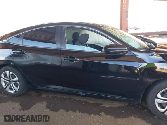 ✅ 2018 Honda Civic LX • VIN: 2HGFC2F52JH603448 • Lot: 41993802. Wystawiony na IAAI z przebiegiem 91 291 mil. Bezpłatny archiwum sprzedaży aukcyjnych z USA i szczegółowy raport historii pojazdu na DreamBid. Zdjęcie 13.