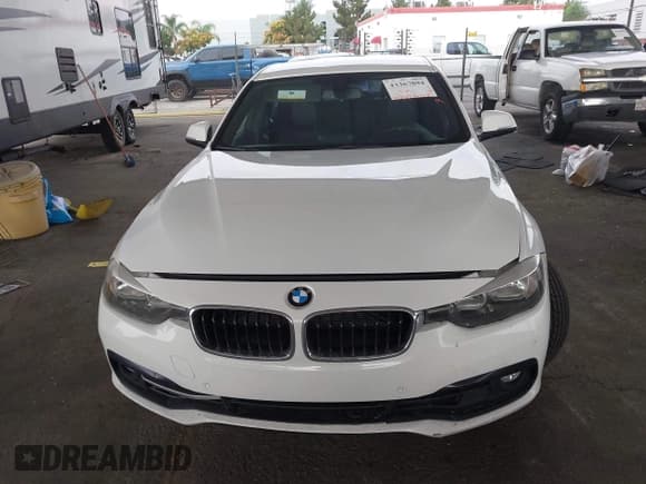 ✅ 2016 BMW 3 Series 328i • VIN: WBA8E9G51GNT46305 • Lot: 43367894. Wystawiony na IAAI z przebiegiem 103 377 mil. Bezpłatny archiwum sprzedaży aukcyjnych z USA i szczegółowy raport historii pojazdu na DreamBid. Zdjęcie 12.