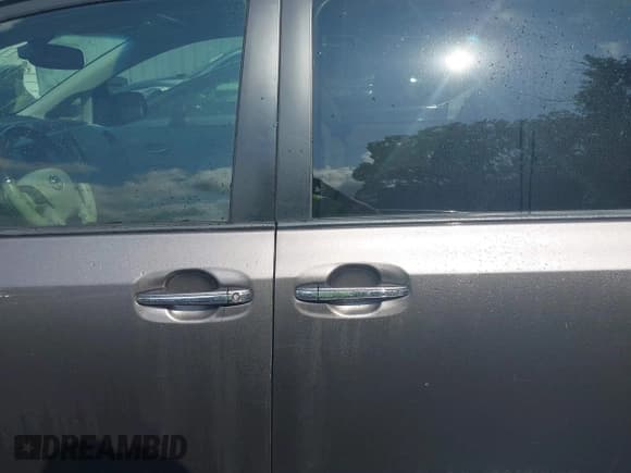 ✅ 2013 Toyota Sienna XLE • VIN: 5TDDK3DC7DS055811 • Lot: 42724410. Listed on IAAI with 136,322 mi. Free auction sales archive from the USA and detailed vehicle history report at DreamBid. Image 15.