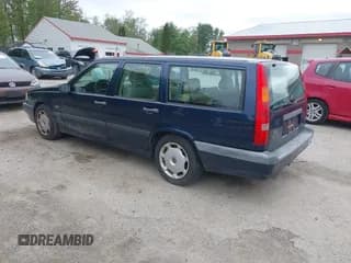 ✅ 1997 Volvo 850 • VIN: YV1LW5544V2322747 • Лот: 42313748. Опубликован ранее на IAAI с пробегом 251 745 миль. Бесплатный доступ к архиву аукционных продаж из США и подробный отчёт об истории автомобиля на DreamBid. Изображение 3.
