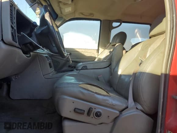 ✅ 2005 Chevrolet Silverado 2500HD LS • VIN: 1GCHK23235F948175 • Lot: 93094835. Wystawiony na Copart z przebiegiem Nie podano. Bezpłatny archiwum sprzedaży aukcyjnych z USA i szczegółowy raport historii pojazdu na DreamBid. Zdjęcie 7.