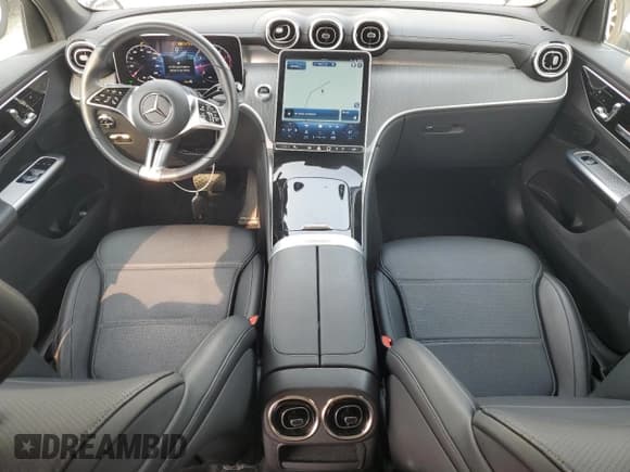 ✅ 2023 Mercedes-Benz GLC 300 • VIN: W1NKM4HB4PU022671 • Lot: 65943285. Wystawiony na Copart z przebiegiem 23 886 mil. Bezpłatny archiwum sprzedaży aukcyjnych z USA i szczegółowy raport historii pojazdu na DreamBid. Zdjęcie 8.