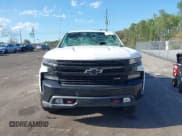 ✅ 2020 Chevrolet Silverado 1500 LT Trail Boss • VIN: 1GCPYFED0LZ269489 • Lot: 41886733. Wystawiony na IAAI z przebiegiem 71 414 mil. Bezpłatny archiwum sprzedaży aukcyjnych z USA i szczegółowy raport historii pojazdu na DreamBid. Zdjęcie 12.