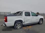 ✅ 2012 Chevrolet Avalanche LS • VIN: 3GNTKEE7XCG105808 • Lot: 93065325. Listed on Copart with 325,048 mi. Free auction sales archive from the USA and detailed vehicle history report at DreamBid. Image 3.