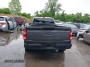 ✅ 2022 Ford F-150 XL • VIN: 1FTMF1CB1NKE51677 • Lot: 42178807. Wystawiony na IAAI z przebiegiem 8 260 mil. Bezpłatny archiwum sprzedaży aukcyjnych z USA i szczegółowy raport historii pojazdu na DreamBid. Zdjęcie 16.