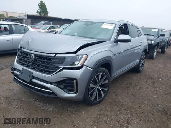 ✅ 2024 Volkswagen Atlas SEL Premium R-Line • VIN: 1V2FE2CA2RC213036 • Lot: 43279567. Wystawiony na IAAI z przebiegiem 21 150 mil. Bezpłatny archiwum sprzedaży aukcyjnych z USA i szczegółowy raport historii pojazdu na DreamBid. Zdjęcie 17.