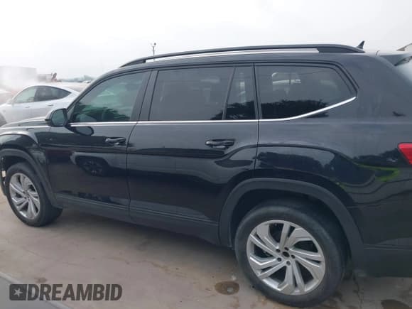 ✅ 2022 Volkswagen Atlas SE • VIN: 1V2WR2CA3NC513697 • Lot: 42235866. Listed on IAAI with 49,764 mi. Free auction sales archive from the USA and detailed vehicle history report at DreamBid. Image 15.