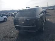 ✅ 2023 Land Rover Range Rover Autobiography • VIN: SALK1BE73PA035510 • Lot: 43745081. Wystawiony na IAAI z przebiegiem 16 397 mil. Bezpłatny archiwum sprzedaży aukcyjnych z USA i szczegółowy raport historii pojazdu na DreamBid. Zdjęcie 16.
