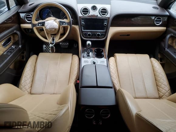 ✅ 2017 Bentley Bentayga W12 • VIN: SJAAC2ZV6HC014356 • Lot: 85478155. Wystawiony na Copart z przebiegiem 80 645 mil. Bezpłatny archiwum sprzedaży aukcyjnych z USA i szczegółowy raport historii pojazdu na DreamBid. Zdjęcie 8.