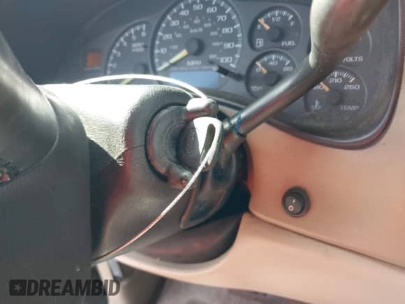 ✅ 2001 Chevrolet Suburban LT • VIN: 3GNEC16T01G230372 • Lot: 43638238. Listed on IAAI with 237,639 mi. Free auction sales archive from the USA and detailed vehicle history report at DreamBid. Image 11.