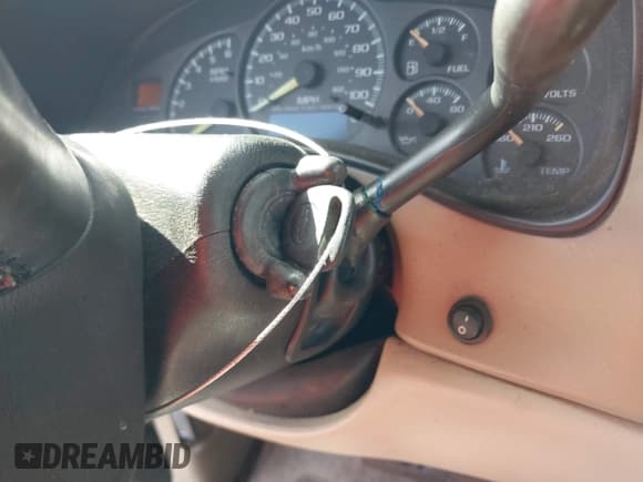 ✅ 2001 Chevrolet Suburban LT • VIN: 3GNEC16T01G230372 • Lot: 43638238. Wystawiony na IAAI z przebiegiem 237 639 mil. Bezpłatny archiwum sprzedaży aukcyjnych z USA i szczegółowy raport historii pojazdu na DreamBid. Zdjęcie 11.