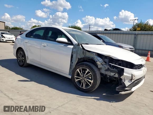 ✅ 2024 Kia Forte LXS • VIN: 3KPF24AD7RE708148 • Lot: 82217255. Wystawiony na Copart z przebiegiem 53 022 mil. Bezpłatny archiwum sprzedaży aukcyjnych z USA i szczegółowy raport historii pojazdu na DreamBid. Zdjęcie 4.