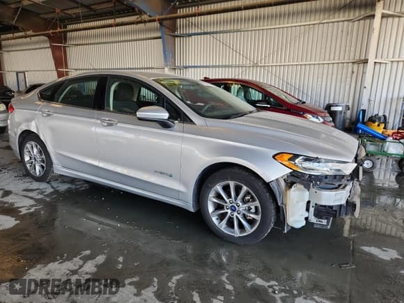 ✅ 2017 Ford Fusion Hybrid SE • VIN: 3FA6P0LU3HR300184 • Лот: 92603855. Опубликован ранее на Copart с пробегом 49 052 миль. Бесплатный доступ к архиву аукционных продаж из США и подробный отчёт об истории автомобиля на DreamBid. Изображение 4.
