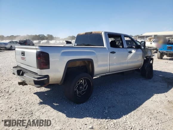 ✅ 2015 GMC Sierra 1500 • VIN: 1GT11XE83FF620095 • Lot: 77142554. Wystawiony na Copart z przebiegiem Nie podano. Bezpłatny archiwum sprzedaży aukcyjnych z USA i szczegółowy raport historii pojazdu na DreamBid. Zdjęcie 3.