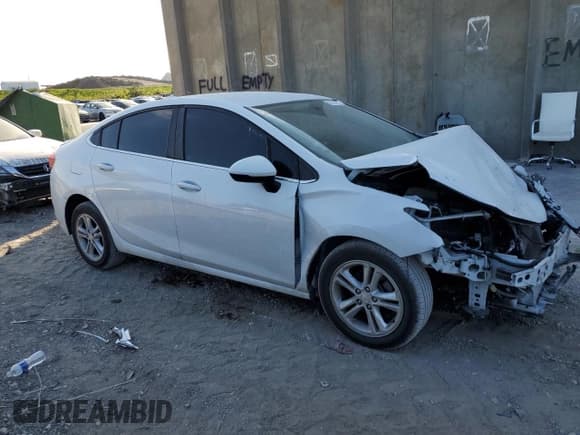 ✅ 2017 Chevrolet Cruze LT • VIN: 1G1BE5SMXH7228784 • Lot: 39724783. Listed on Copart with 80,039 mi. Free auction sales archive from the USA and detailed vehicle history report at DreamBid. Image 4.