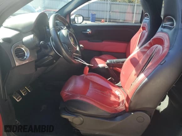 ✅ 2012 FIAT 500 Abarth • VIN: 3C3CFFFH0CT379086 • Lot: 90333805. Wystawiony na Copart z przebiegiem 173 256 mil. Bezpłatny archiwum sprzedaży aukcyjnych z USA i szczegółowy raport historii pojazdu na DreamBid. Zdjęcie 7.