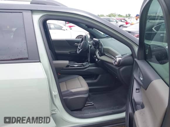 2025 Chevrolet Equinox FWD LT с VIN 3GNAXHEG9SL184128, выставлен на аукционе IAAI как лот 42159646 с пробегом 1 230 миль миль и . История ставок и продаж доступна на DreamBid. Изображение 5.