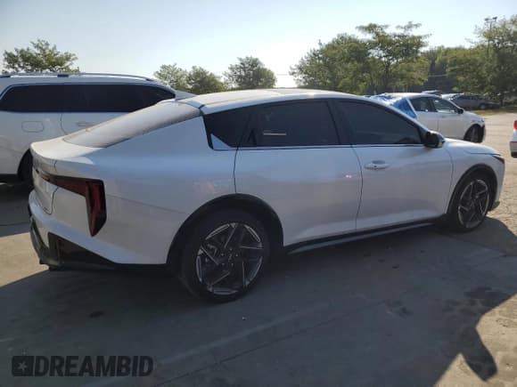 ✅ 2025 Kia K4 GT-Line • VIN: 3KPFW4DE4SE093847 • Lot: 67602635. Wystawiony na Copart z przebiegiem 3 669 mil. Bezpłatny archiwum sprzedaży aukcyjnych z USA i szczegółowy raport historii pojazdu na DreamBid. Zdjęcie 3.