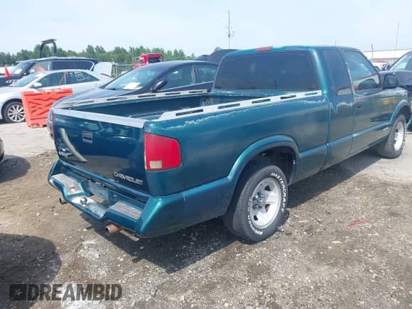 1997 Chevrolet S-10 LS с VIN 1GCCS19X0V8149241, выставлен на аукционе IAAI как лот 42768927 с пробегом 357 198 миль миль и . История ставок и продаж доступна на DreamBid. Изображение 4.