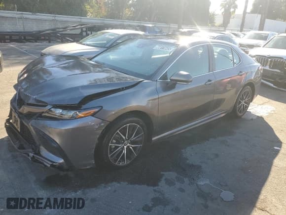✅ 2024 Toyota Camry SE • VIN: 4T1G11AK7RU916452 • Lot: 86811645. Wystawiony na Copart z przebiegiem 27 753 mil. Bezpłatny archiwum sprzedaży aukcyjnych z USA i szczegółowy raport historii pojazdu na DreamBid. Zdjęcie 1.