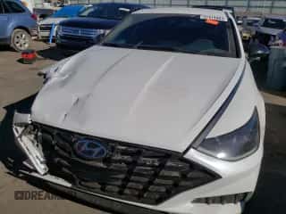 ✅ 2020 Hyundai Sonata SEL Plus • VIN: 5NPEJ4J29LH002735 • Lot: 37419903. Wystawiony na Copart z przebiegiem 67 009 mil mil. Skorzystaj z bezpłatnego archiwum sprzedaży aukcyjnych z USA i zobacz szczegółowy raport historii pojazdu na DreamBid. Zdjęcie 5.