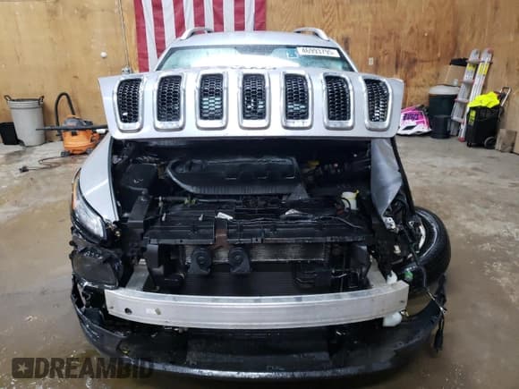 ✅ 2016 Jeep Cherokee Latitude • VIN: 1C4PJMCS8GW173837 • Lot: 46993795. Wystawiony na Copart z przebiegiem 117 558 mil. Bezpłatny archiwum sprzedaży aukcyjnych z USA i szczegółowy raport historii pojazdu na DreamBid. Zdjęcie 5.