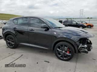 2024 Dodge Hornet R/T z VIN ZACPDFCW9R3A35429, wystawiony jako Copart lot #62019975 z przebiegiem 11 111 mil mil oraz Szkoda całkowita • Salvage title. Historia ofert i sprzedaży dostępna na DreamBid. Obrazek 4.