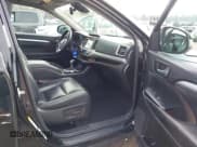 ✅ 2017 Toyota Highlander XLE • VIN: 5TDJZRFH5HS518416 • Lot: 43750511. Wystawiony na IAAI z przebiegiem 179 341 mil. Bezpłatny archiwum sprzedaży aukcyjnych z USA i szczegółowy raport historii pojazdu na DreamBid. Zdjęcie 5.