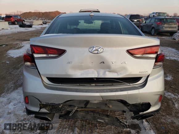 ✅ 2018 Hyundai Sonata Limited • VIN: 5NPE34AF8JH669810 • Lot: 72843962. Listed on Copart with 40,219 mi. Free auction sales archive from the USA and detailed vehicle history report at DreamBid. Image 6.