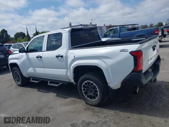 ✅ 2024 Toyota Tacoma SR • VIN: 3TYKD5HNXRT012102 • Лот: 42425765. Опубликован ранее на IAAI с пробегом 3 937 миль. Бесплатный доступ к архиву аукционных продаж из США и подробный отчёт об истории автомобиля на DreamBid. Изображение 14.