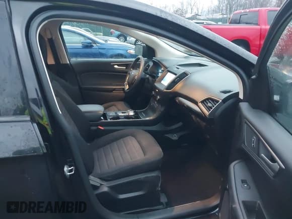 ✅ 2020 Ford Edge SE • VIN: 2FMPK3G95LBA06115 • Lot: 40884705. Wystawiony na IAAI z przebiegiem 54 712 mil. Bezpłatny archiwum sprzedaży aukcyjnych z USA i szczegółowy raport historii pojazdu na DreamBid. Zdjęcie 5.