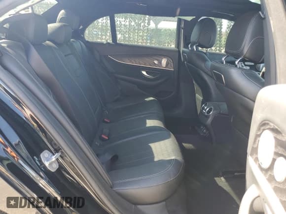 ✅ 2018 Mercedes-Benz E 300 • VIN: WDDZF4JB0JA425006 • Лот: 40972074. Опубликован ранее на Copart с пробегом 63 730 миль. Бесплатный доступ к архиву аукционных продаж из США и подробный отчёт об истории автомобиля на DreamBid. Изображение 11.