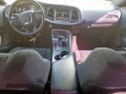 ✅ 2018 Dodge Challenger SXT Plus • VIN: 2C3CDZAG2JH334324 • Lot: 84433715. Wystawiony na Copart z przebiegiem 94 491 mil. Bezpłatny archiwum sprzedaży aukcyjnych z USA i szczegółowy raport historii pojazdu na DreamBid. Zdjęcie 8.