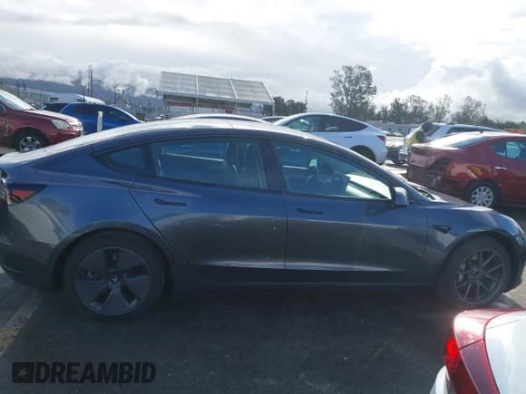 ✅ 2022 Tesla Model 3 Long Range • VIN: 5YJ3E1EB3NF253546 • Lot: 41782222. Wystawiony na IAAI z przebiegiem 44 473 mil. Bezpłatny archiwum sprzedaży aukcyjnych z USA i szczegółowy raport historii pojazdu na DreamBid. Zdjęcie 13.