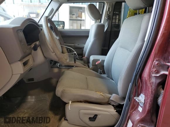 ✅ 2008 Jeep Commander Sport • VIN: 1J8HG48KX8C166511 • Lot: 60168865. Listed on Copart with 193,520 mi. Free auction sales archive from the USA and detailed vehicle history report at DreamBid. Image 7.