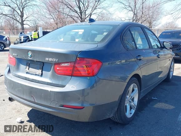 ✅ 2015 BMW 3 Series 320i xDrive • VIN: WBA3C3G55FNS73810 • Lot: 41822468. Wystawiony na IAAI z przebiegiem 76 779 mil. Bezpłatny archiwum sprzedaży aukcyjnych z USA i szczegółowy raport historii pojazdu na DreamBid. Zdjęcie 4.