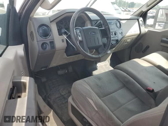 ✅ 2008 Ford F-250 XL • VIN: 1FTNF21578EE03675 • Lot: 68645755. Wystawiony na Copart z przebiegiem 165 872 mil. Bezpłatny archiwum sprzedaży aukcyjnych z USA i szczegółowy raport historii pojazdu na DreamBid. Zdjęcie 8.