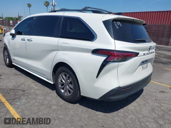 ✅ 2021 Toyota Sienna XLE • VIN: 5TDJRKEC8MS032240 • Lot: 42335055. Listed on IAAI with 42,265 mi. Free auction sales archive from the USA and detailed vehicle history report at DreamBid. Image 3.