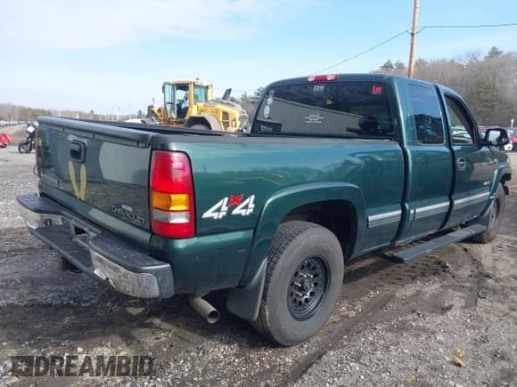 ✅ 2001 Chevrolet Silverado 1500 • VIN: 2GCEK19V611118631 • Лот: 41669533. Опубликован ранее на IAAI с пробегом 104 976 миль. Бесплатный доступ к архиву аукционных продаж из США и подробный отчёт об истории автомобиля на DreamBid. Изображение 4.